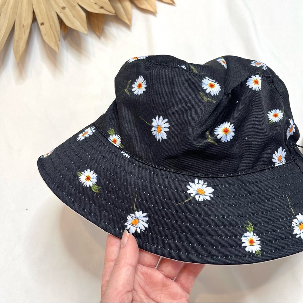Alice + Olivia Reversible Floral Daisy Sunflower White Black Bucket Sun Hat Cap - Picture 2 of 7